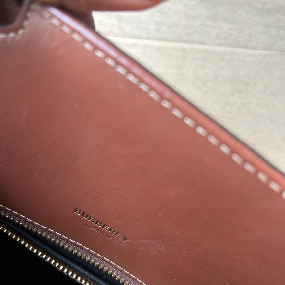 BURBERRY classic double handlebar bag. Excellent condition! - Picture 11 of 12